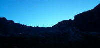 Tombée de la nuit au bivouac