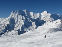 Népal : Antoine, tout petit, devant les Annapurnas