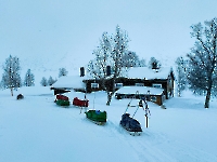 Le parking du motel est saturé