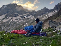 Monique bivouaque avant de s'attaquer au glacier des Rouies